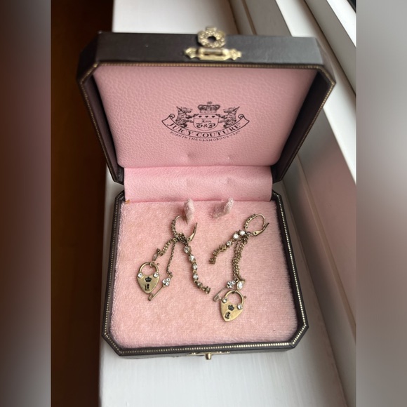 Juicy Couture lock and key dangly diamond earrings🗝️💕 - Picture 5 of 7